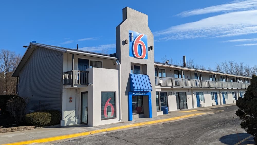 Motel 6 Leominster, MA