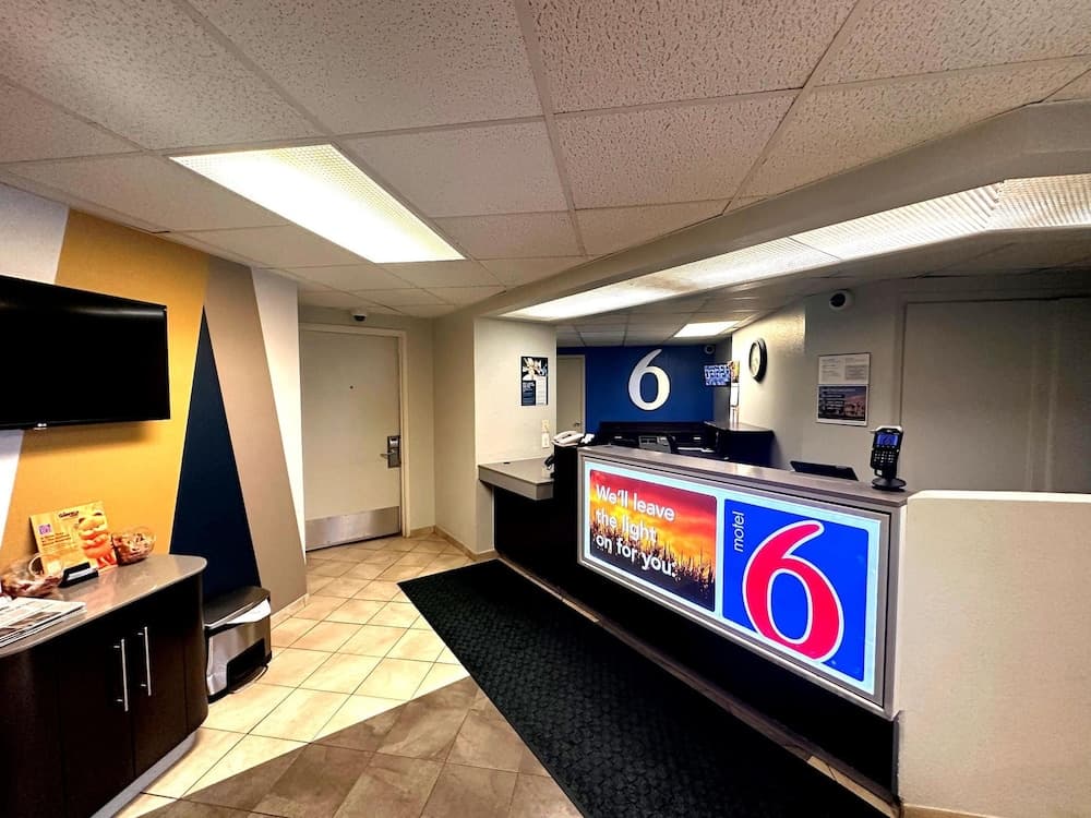 Motel 6 Duluth, MN