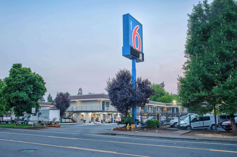 Motel 6 Salem, OR