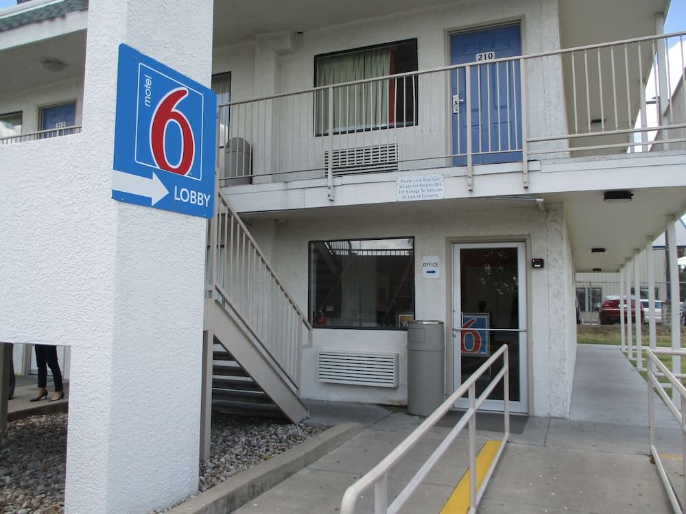 Motel 6 Austin, TX