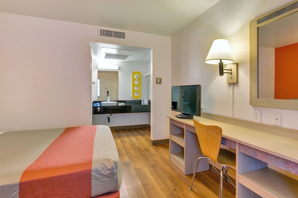 Super 8 by Wyndham Santa Rosa North