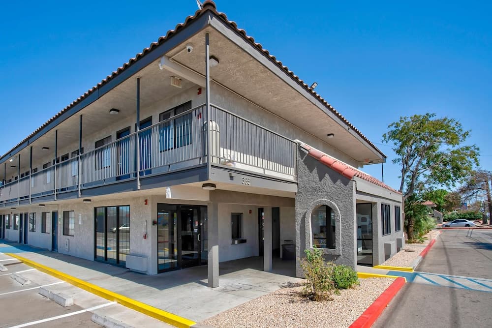 Motel 6 Kingman, AZ - Route 66 East