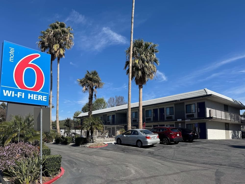 Motel 6 Simi Valley, CA