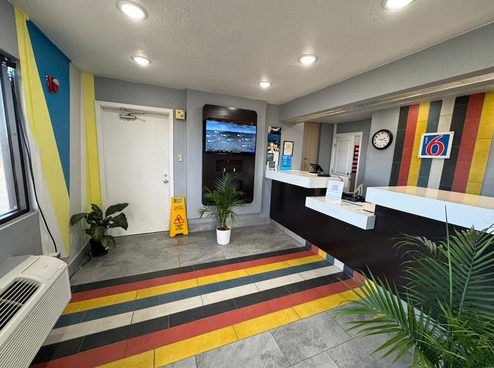 Motel 6 Bismarck, ND