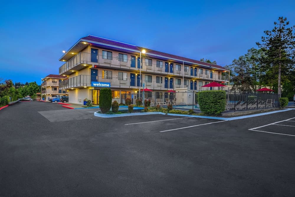 Motel 6 Kirkland, WA - North Kirkland