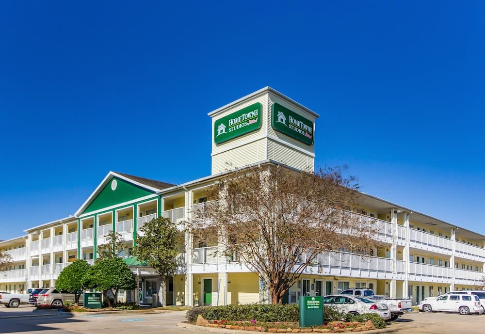 HomeTowne Studios by Red Roof Houston - West Oaks/ Energy Corridor