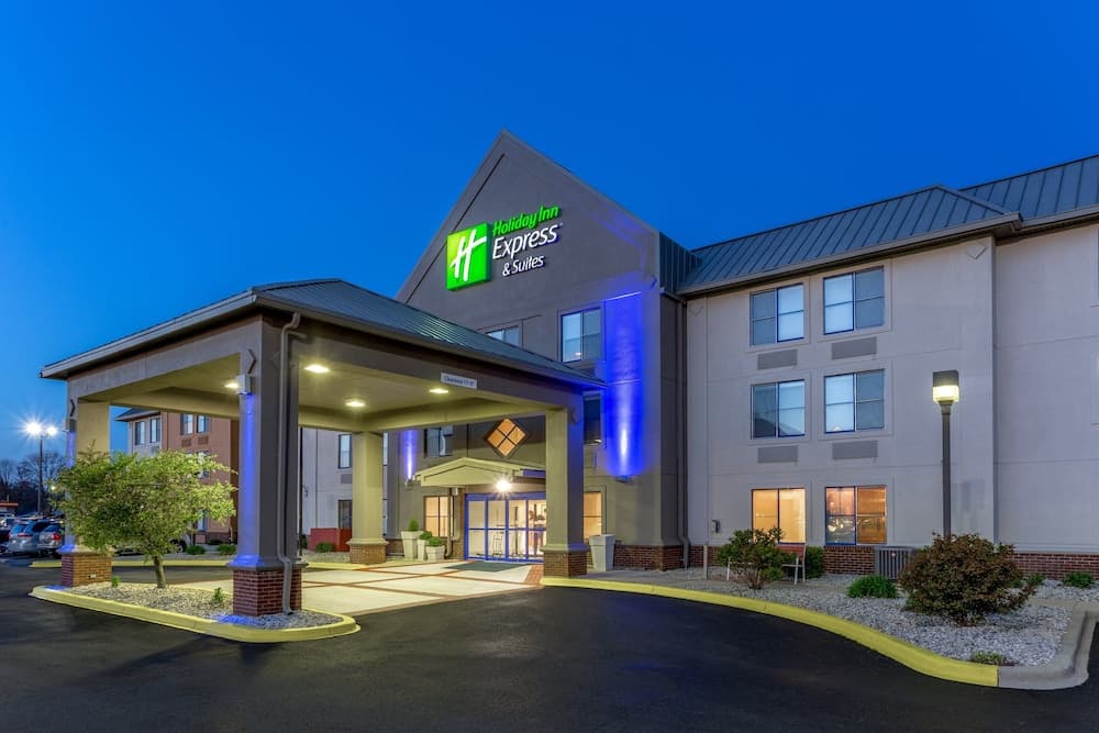 Holiday Inn Express & Suites Scottsburg by IHG