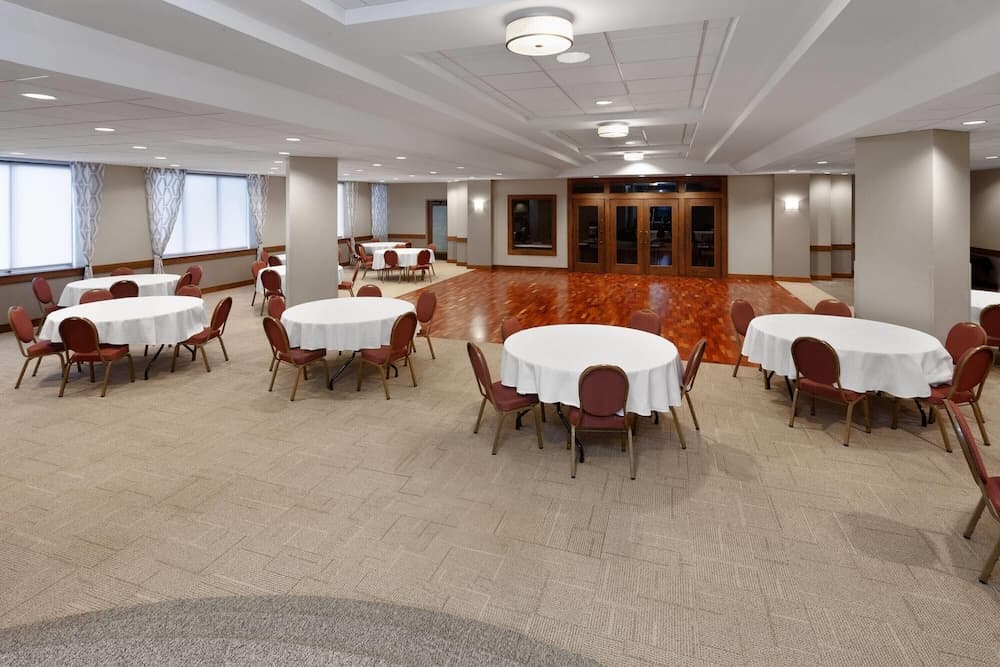 Ramada by Wyndham Milwaukee