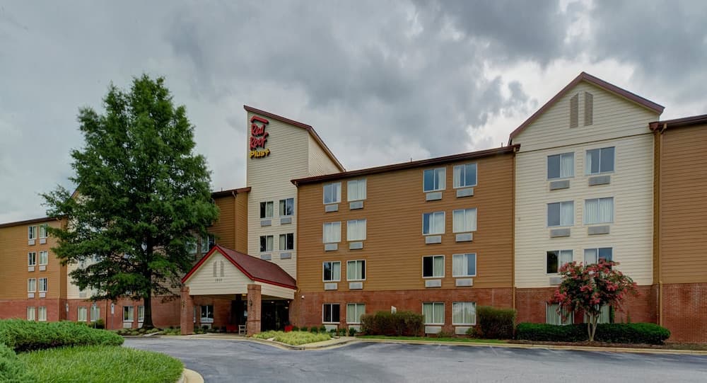 Red Roof Inn PLUS+ Raleigh Downtown – NCSU/Conv Center