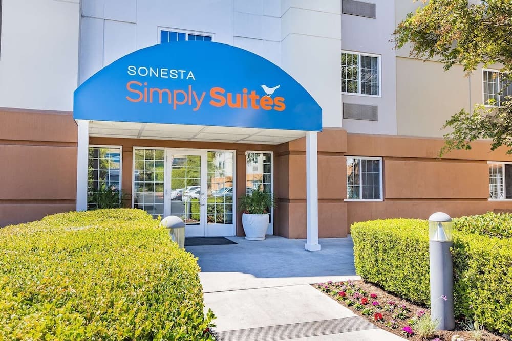 Sonesta Simply Suites Stafford