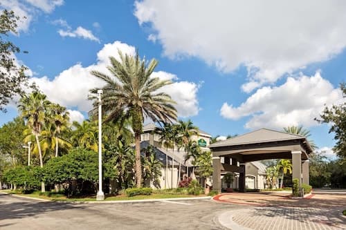 La Quinta Inn & Suites by Wyndham Ft. Lauderdale Plantation