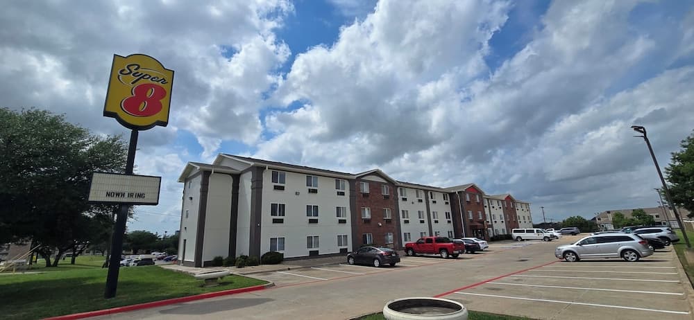 Super 8 by Wyndham Irving DFW Airport/South