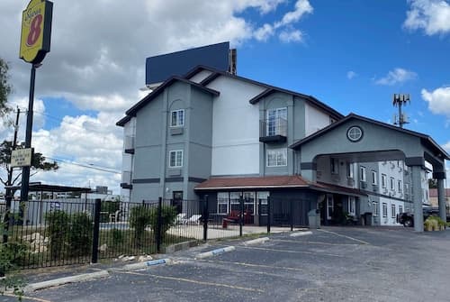 Super 8 by Wyndham San Antonio/Fiesta