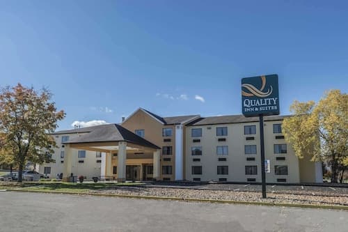Quality Inn & Suites Pittsburgh Harmarville