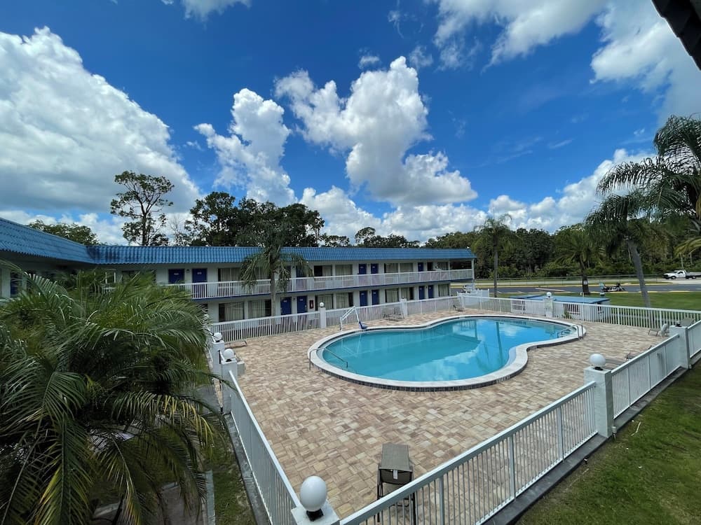 Motel 6 Daytona Beach, FL - Speedway