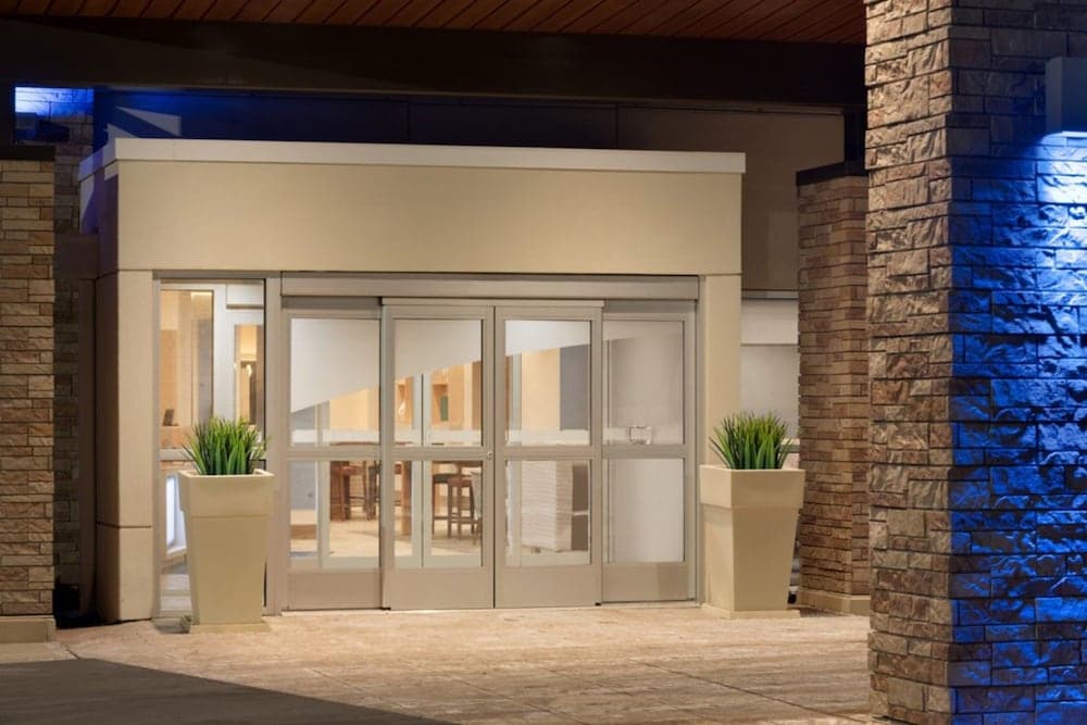 Cross Creek Inn & Suites