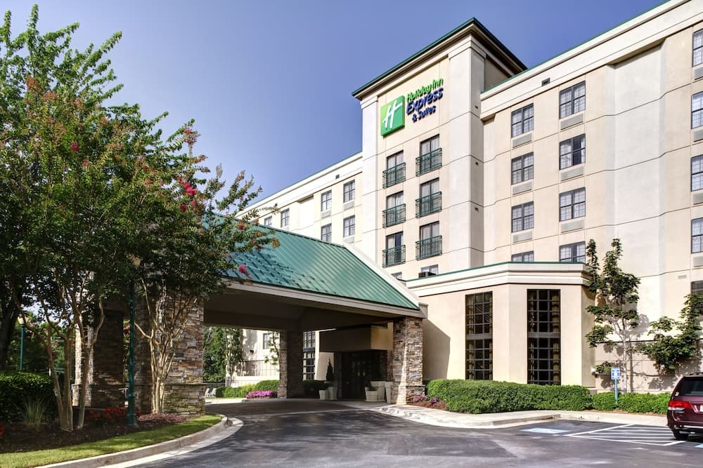 Holiday Inn Express & Suites Atlanta Buckhead by IHG
