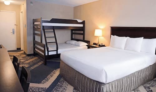 Skyline Hotel & Waterpark