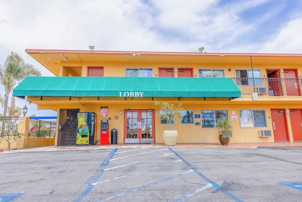 Hotel Avenida - Oceanside Camp Pendleton