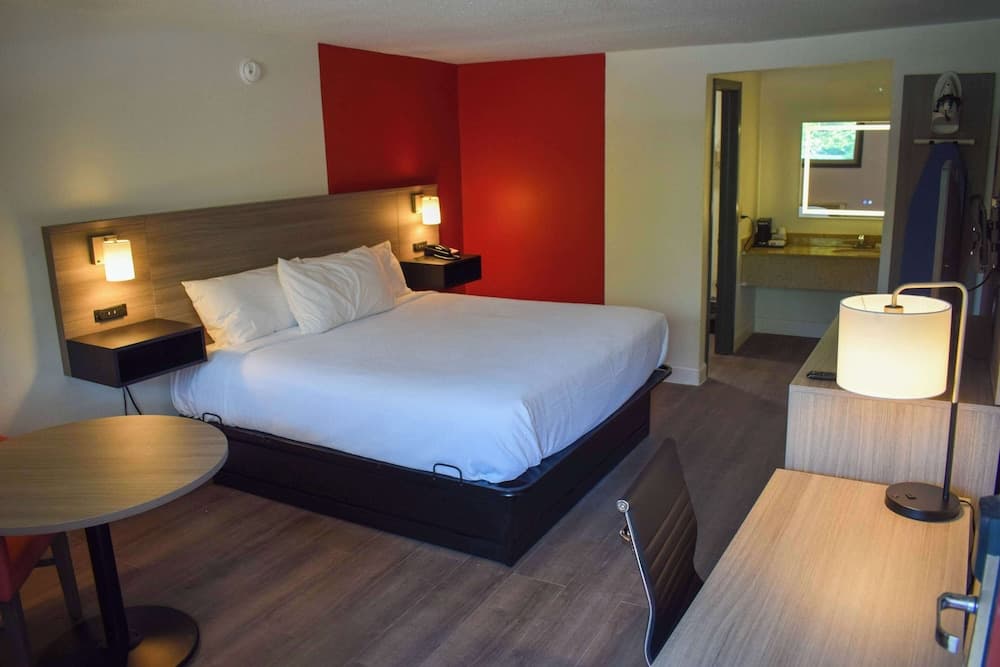 Ramada by Wyndham Cleveland Airport West