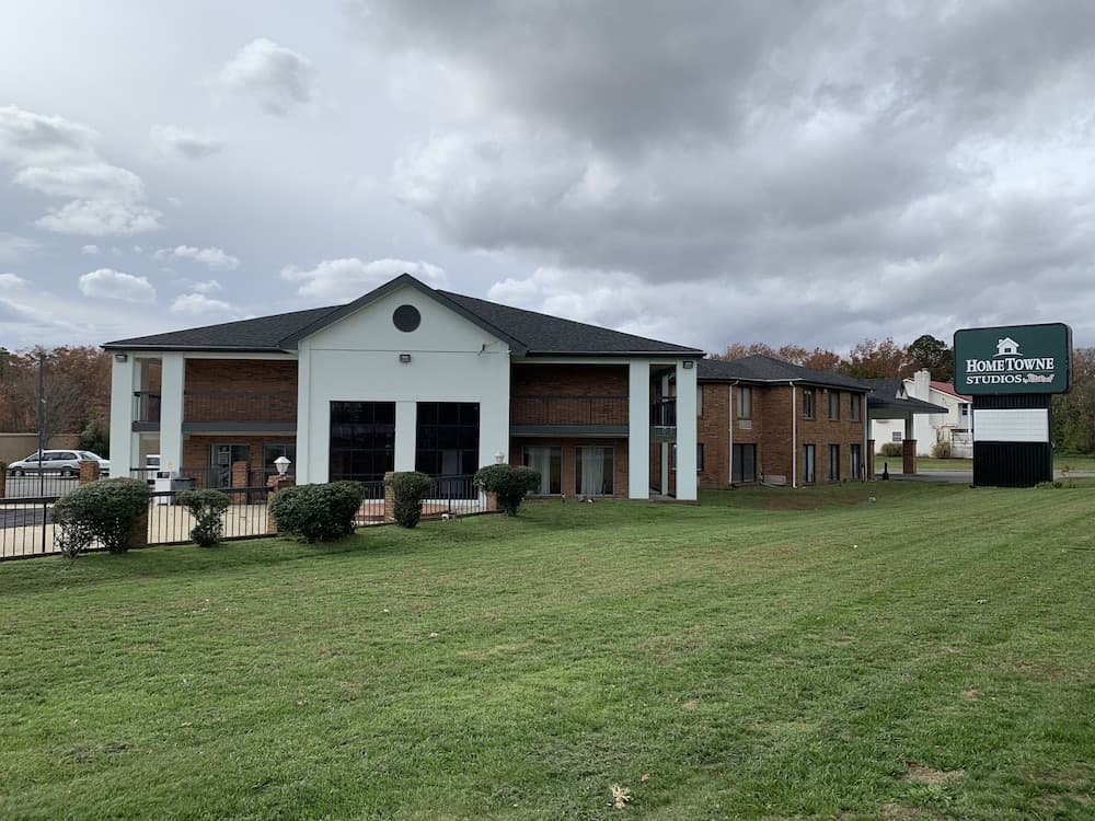 HomeTowne Studios By Red Roof Egg Harbor–Atlantic City Airport