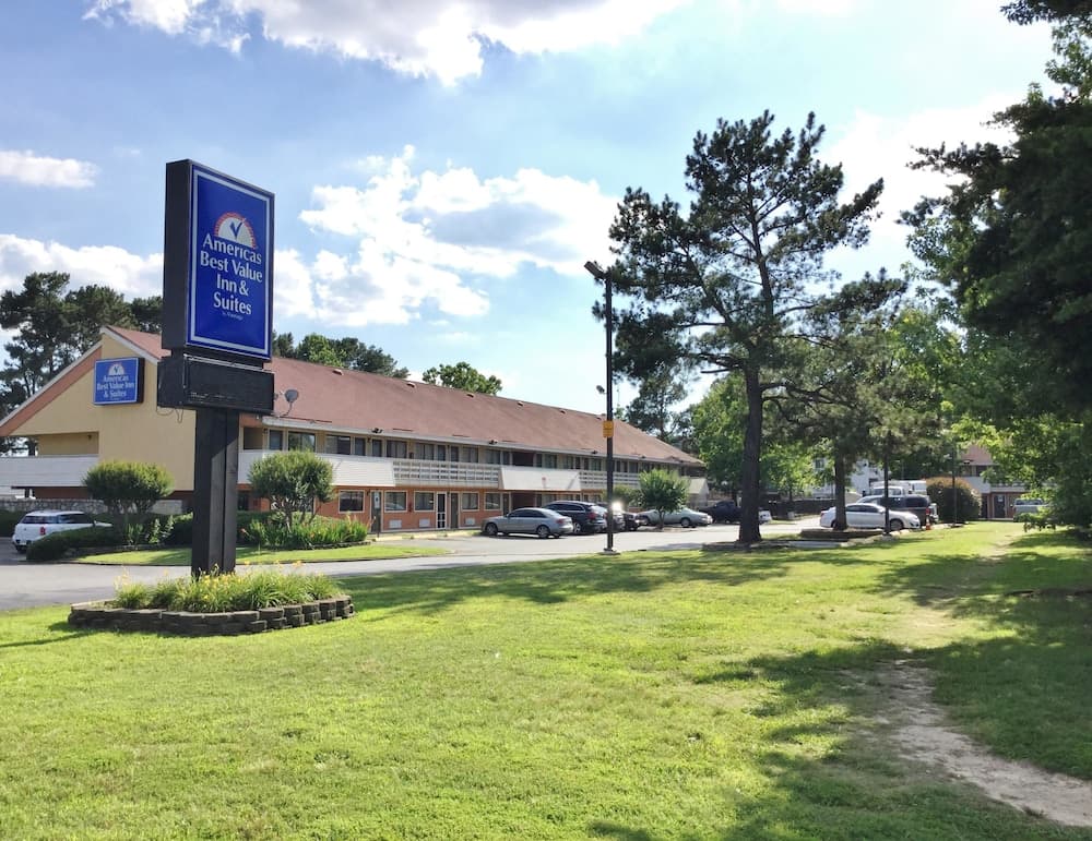 Americas Best Value Inn & Suites Little Rock at Scott Hamilton Dr