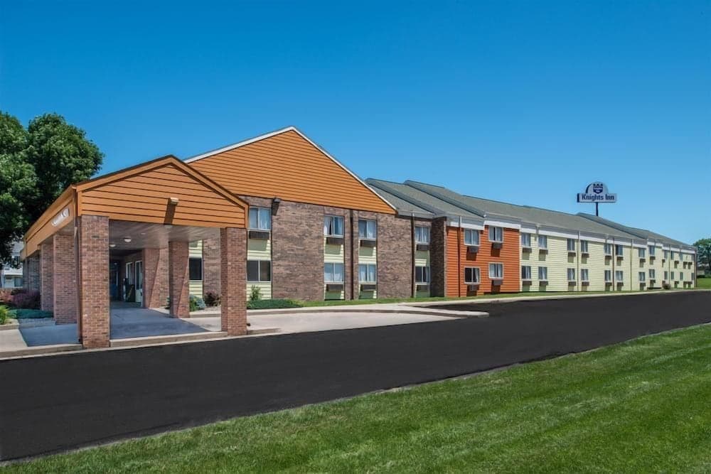 Sunset Inn & Suites - Lincoln Airport