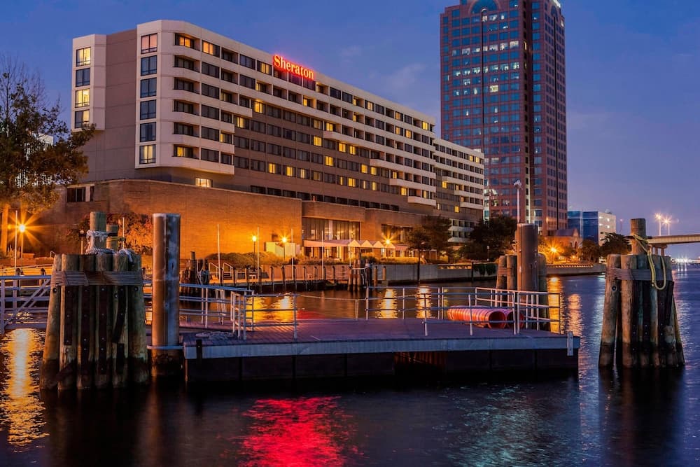 Sheraton Norfolk Waterside Hotel