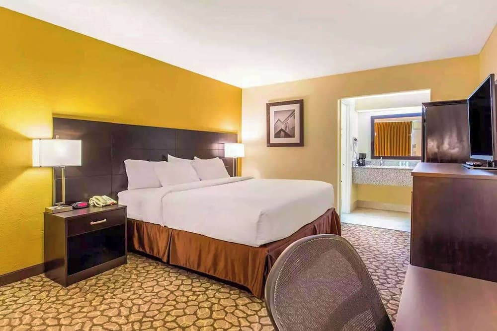 Ramada by Wyndham Santee I-95