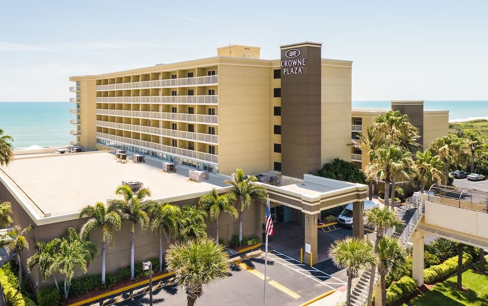 Crowne Plaza Melbourne - Oceanfront by IHG