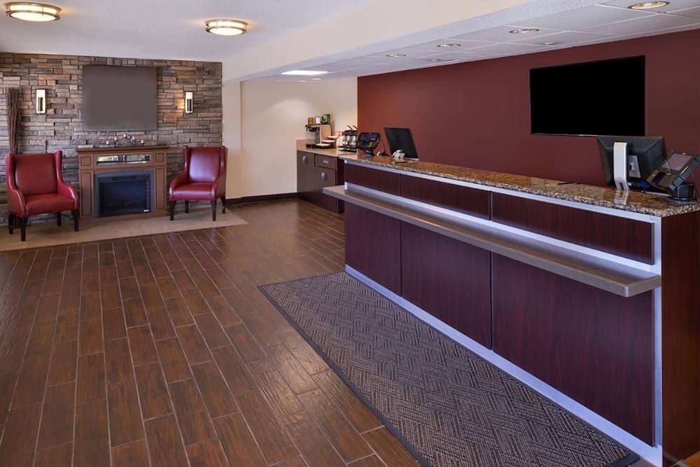 Super 8 by Wyndham Deerfield/Northbrook