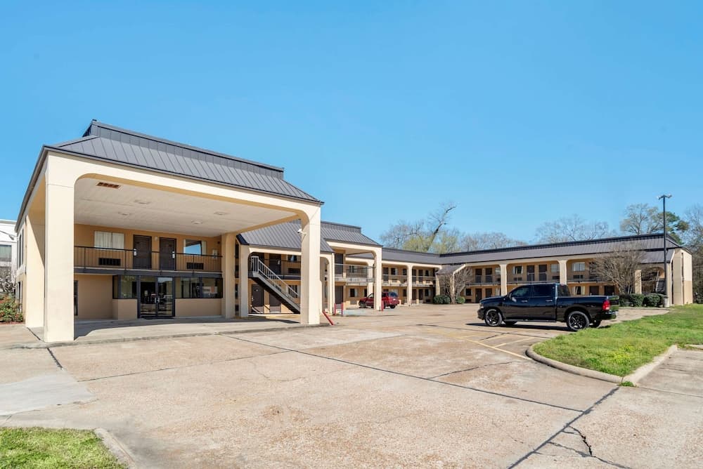 Econo Lodge Pearl