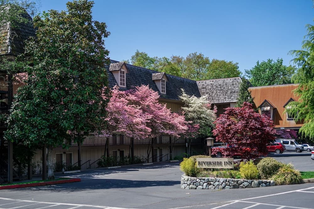 Riverside Inn