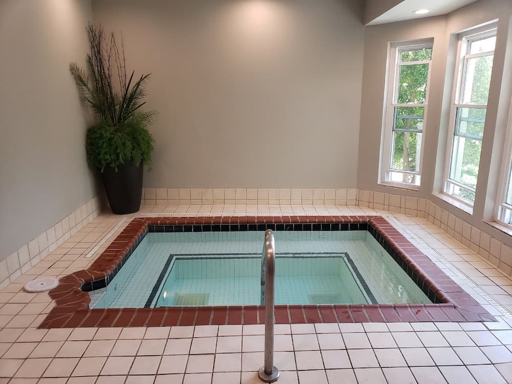 Kapalı spa küveti