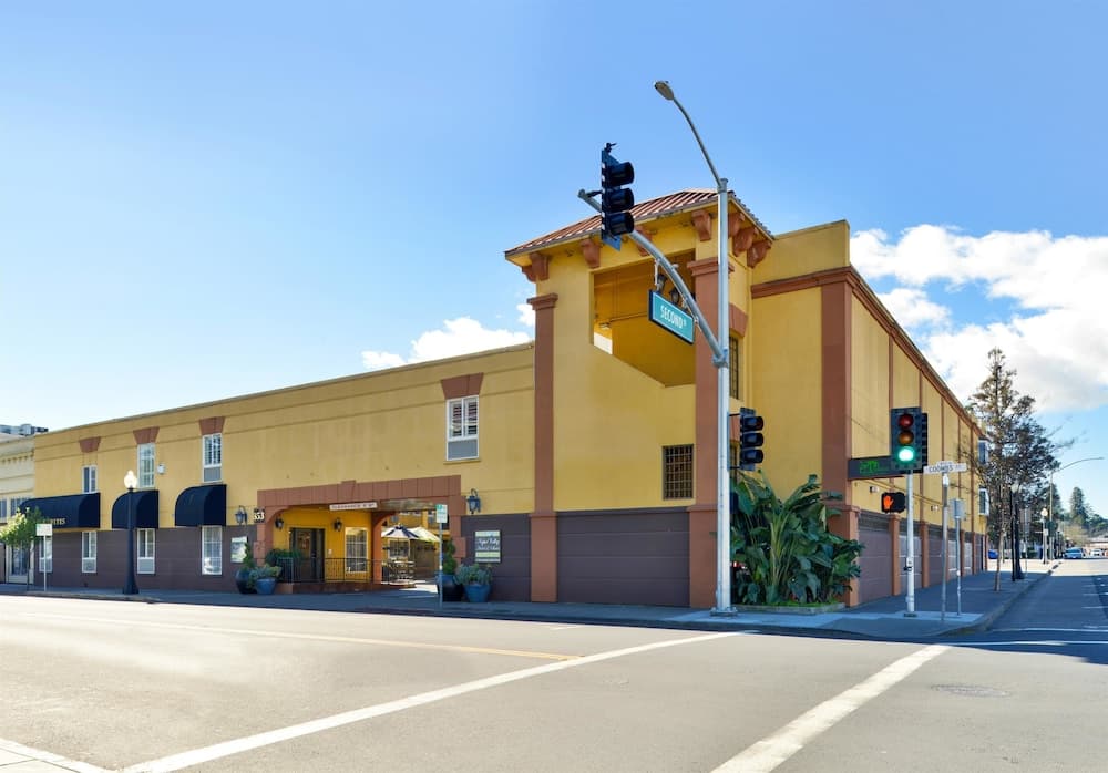 Napa Valley Hotel & Suites