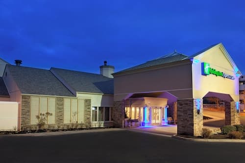 Holiday Inn Express Hotel & Suites Pittsburgh Airport by IHG