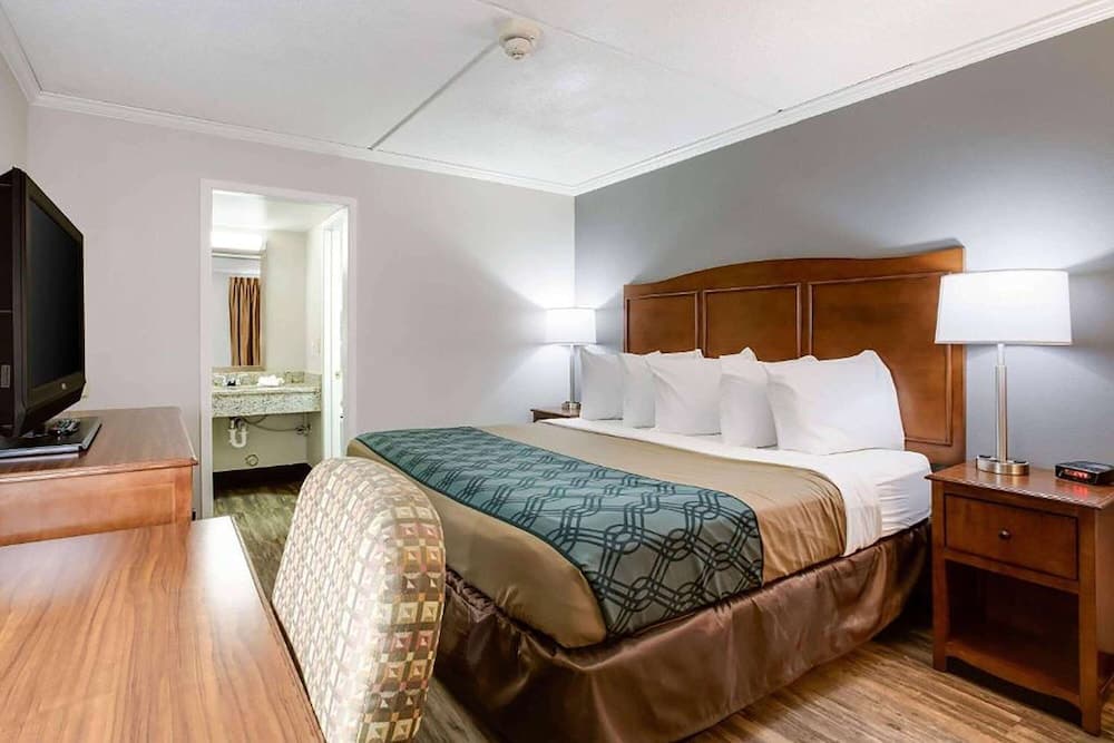 Travelodge by Wyndham Canton/Livonia Area, MI