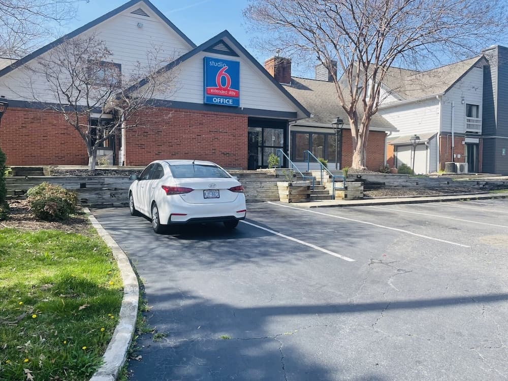 Studio 6 Greensboro, NC