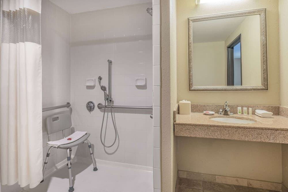 Engellilere uygun banyo