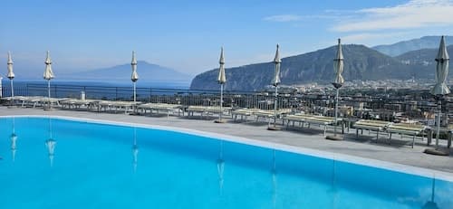 Cristina Hotel