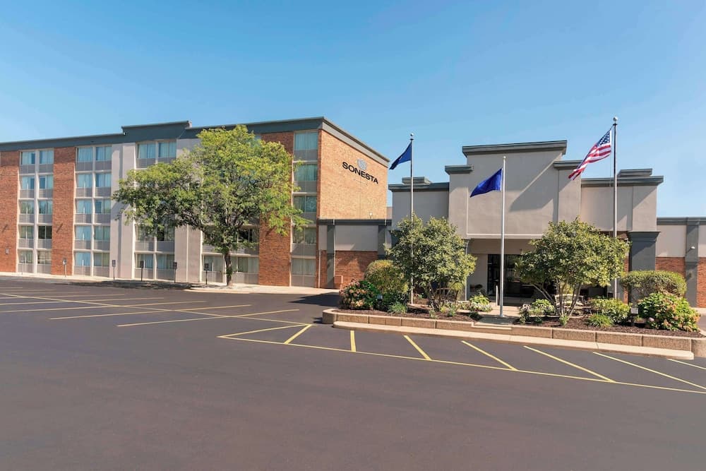 Sonesta Hotel Grand Rapids Airport