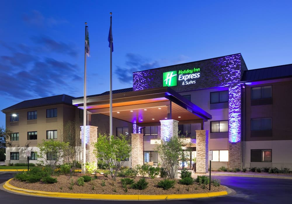 Holiday Inn Express Minneapolis - Golden Valley by IHG
