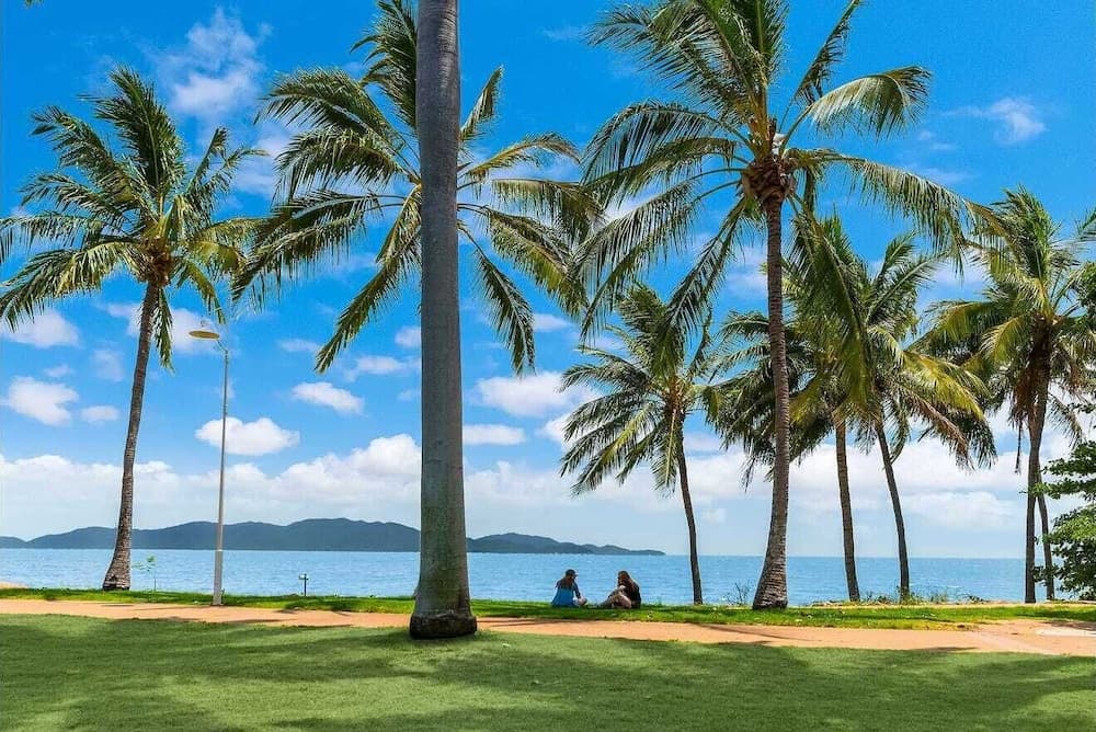 Waters Edge The Strand