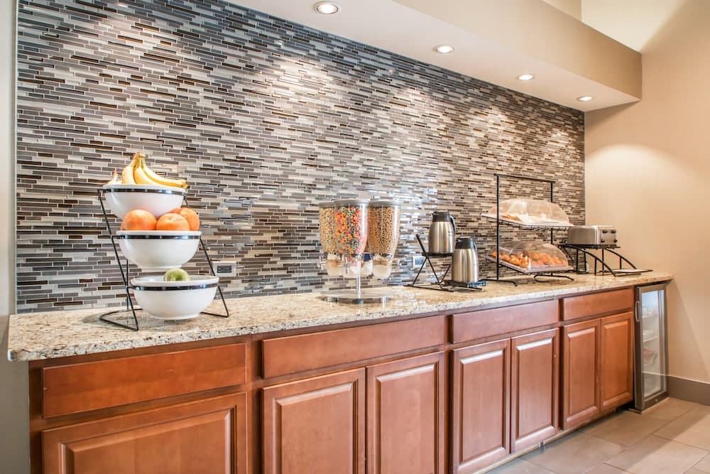 Greenstay Inn & Suites CourtView