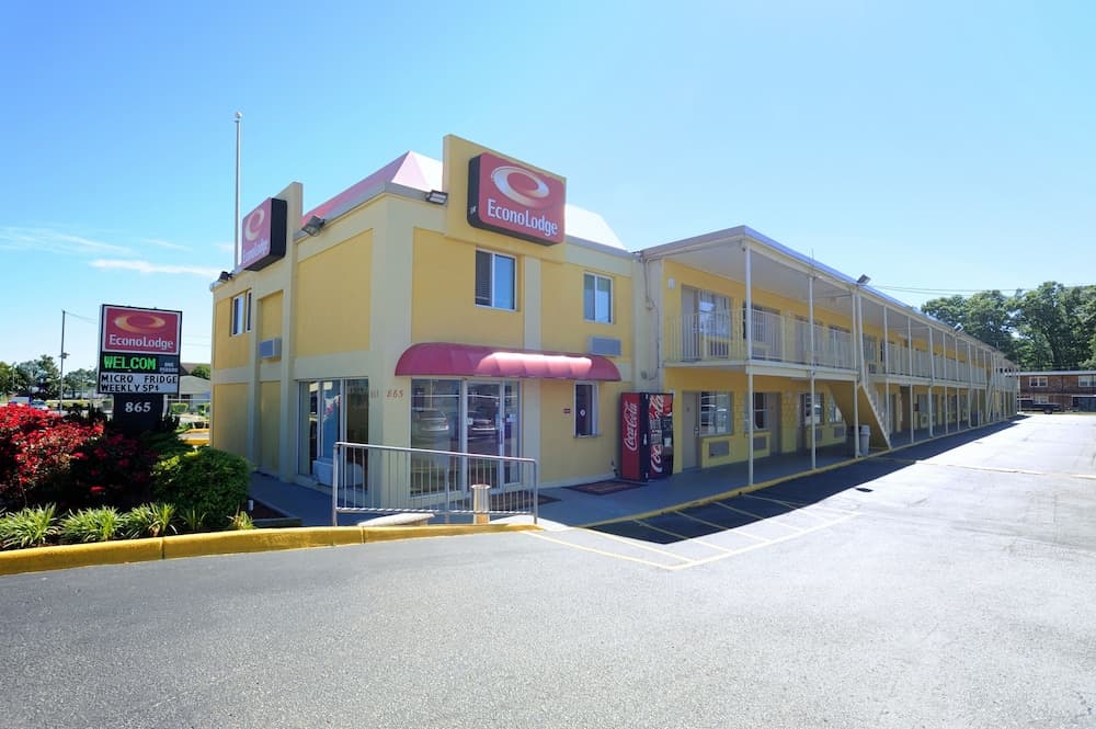 Econo Lodge at Military Circle
