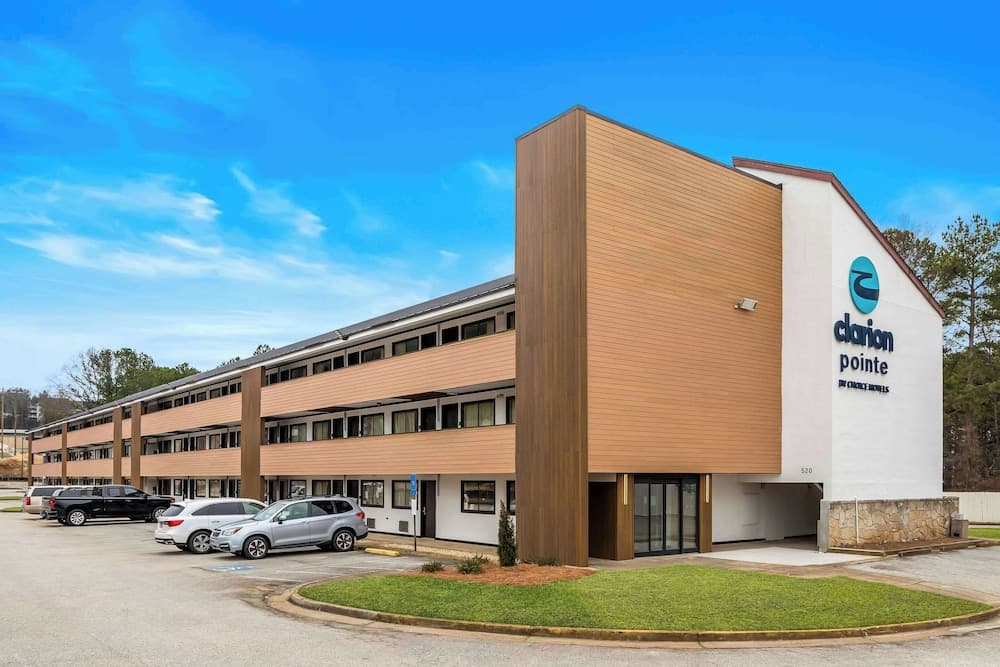 Clarion Pointe Kennesaw Town Center