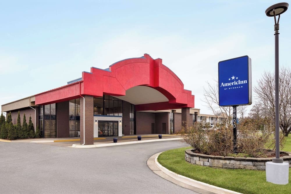 AmericInn by Wyndham Grand Rapids Airport North