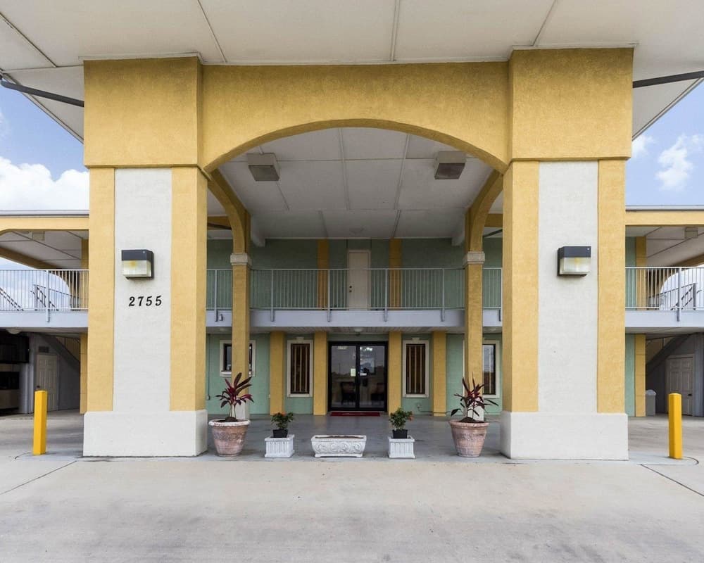 Econo Lodge Inn & Suites Downtown Northeast near Fort Sam Houston
