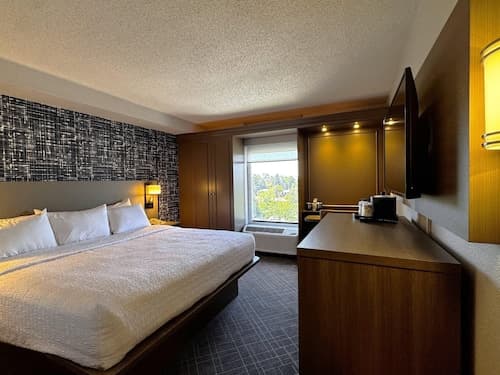 Pittsburgh Airport Inn and Suites