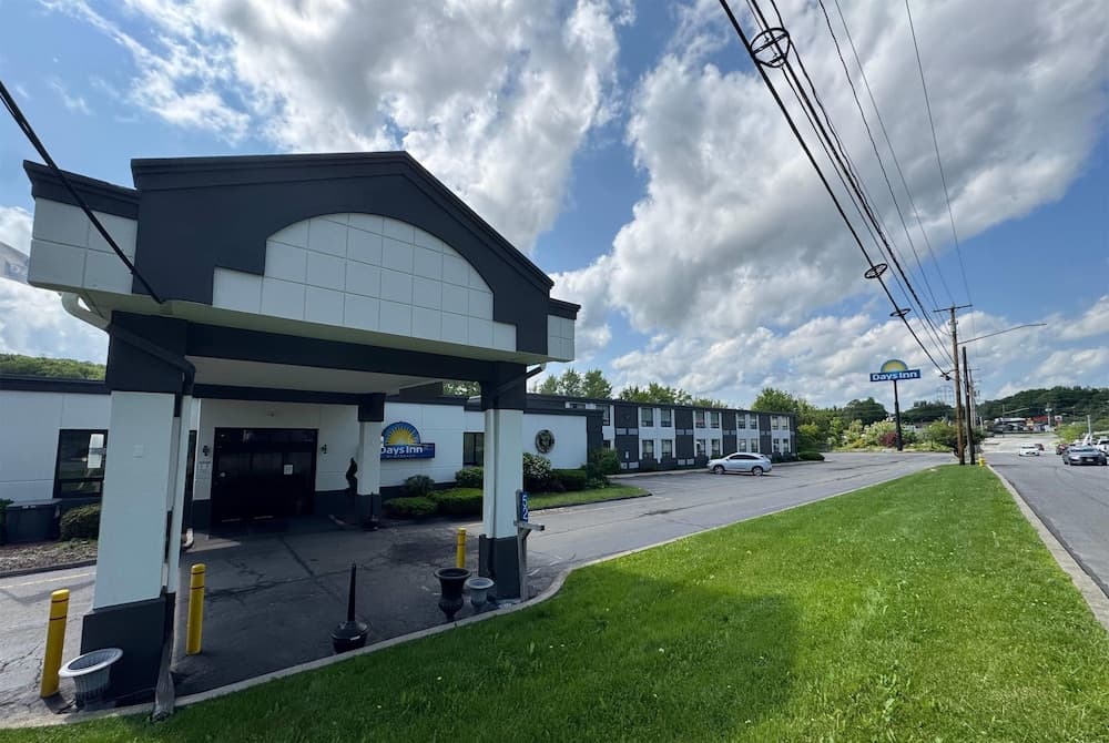 Days Inn by Wyndham Liberty